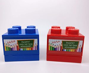 Doosje met sticker 'Bedankt voor het fijne schooljaar'
