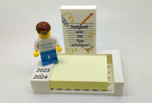 Post-it houder bedankje met minifig met naam